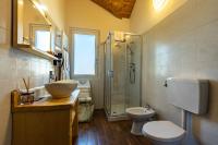 A bathroom at Case Appartamenti Vacanze Da Cien