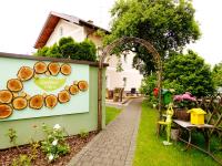 A garden outside Das Grüne Hotel zur Post - 100 % BIO