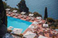 Bazén v ubytovaní Grand Hotel San Pietro Taormina alebo v jeho blízkosti