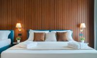 A bed or beds in a room at Hotel Universal
