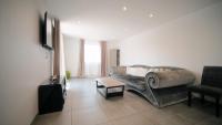 Telewizja i/lub zestaw kina domowego w obiekcie Agréable Villa pour 8 personnes