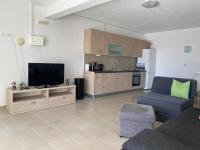 Kuchyňa alebo kuchynka v ubytovaní Villa Pina Tisno Apartment Zonsa 2 Pers