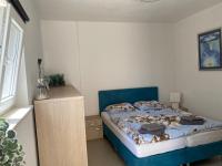 Posteľ alebo postele v izbe v ubytovaní Villa Pina Tisno Apartment Zonsa 2 Pers
