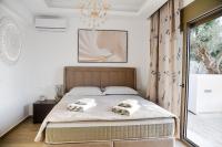 Posteľ alebo postele v izbe v ubytovaní Sea View Private Pool Villa Katrin