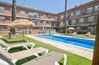 Bazén v ubytování Apartamentos Velor nebo v jeho okolí