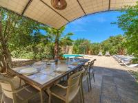 Ogród w obiekcie Holiday Home Cas Frare ESB100 by Interhome
