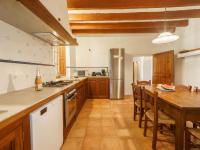Kuchnia lub aneks kuchenny w obiekcie Holiday Home Cas Frare ESB100 by Interhome