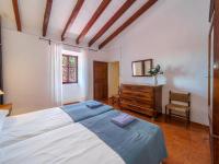 Łóżko lub łóżka w pokoju w obiekcie Holiday Home Cas Frare ESB100 by Interhome