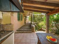 Ogród w obiekcie Holiday Home Cas Frare ESB100 by Interhome