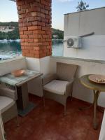 Balkón alebo terasa v ubytovaní Apartments and rooms by the sea Zaglav, Dugi otok - 8170