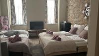 A bed or beds in a room at Comfortable romantic 1 bedroom apartment near Augarten