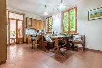 Kuchyňa alebo kuchynka v ubytovaní Italian Experience-Villa Rosso Corbezzolo