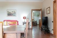 Televízia a/alebo spoločenská miestnosť v ubytovaní Italian Experience-Villa Rosso Corbezzolo