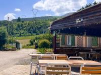 CorsavyにあるCamping de la Lyreの建物外の一群