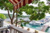 Bazén v ubytování Apartments by the sea Jadranovo, Crikvenica - 16739 nebo v jeho okolí