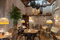 een restaurant met tafels, stoelen en kroonluchters bij Hotel Casa Don Luis by Faranda Boutique, a member of Radisson Individuals in Cartagena