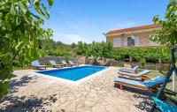 Bazén v ubytovaní Four-Bedroom Holiday Home In Slivno alebo v jeho blízkosti