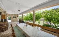Vonkajšia záhrada v ubytovaní Four-Bedroom Holiday Home In Slivno