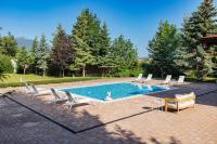Bazén v ubytování Four Points by Sheraton Bansko nebo v jeho okolí