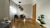 Posedenie v ubytovaní Apartamento Villa de Cartes