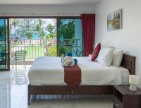 Postel nebo postele na pokoji v ubytování Deng's kamala beach Guesthouse