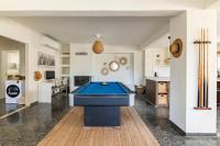 Biliardový stôl v ubytovaní Rafia Loft Loutraki - Heated Pool & Billiard I Beach