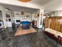Kuchyňa alebo kuchynka v ubytovaní Rafia Loft Loutraki - Heated Pool & Billiard I Beach