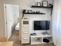 Televízia a/alebo spoločenská miestnosť v ubytovaní Beach apartment IV Coeur de Plage