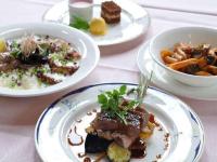 ホテルの敷地内または近くでの食事または食べ物