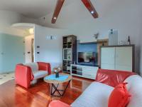 Televízia a/alebo spoločenská miestnosť v ubytovaní Holiday Home Starci by Interhome