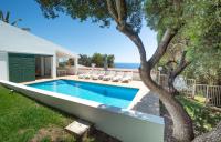 Bazén v ubytování Villa Belinda by Sonne Villas nebo v jeho okolí