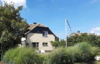 Zahrada ubytování Beach Villa Makkum met sauna
