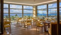 En restaurant eller et andet spisested på Amrit Ocean Resort & Residences Singer Island