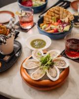 Jídlo v hotelu nebo okolí