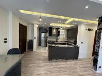 Kuchyň nebo kuchyňský kout v ubytování Ultra modern & cozy 2BD apartment