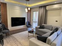 TV a/nebo společenská místnost v ubytování Ultra modern & cozy 2BD apartment