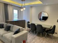 Posezení v ubytování Ultra modern & cozy 2BD apartment