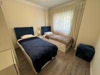 Postel nebo postele na pokoji v ubytování Ultra modern & cozy 2BD apartment