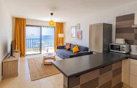 Kuchyň nebo kuchyňský kout v ubytování Playa Santiago Apt By Dream Homes Tenerife