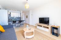 TV a/nebo společenská místnost v ubytování Playa Santiago Apt By Dream Homes Tenerife