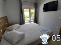 Postel nebo postele na pokoji v ubytování Emmanuel Apartments