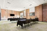 Home2 Suites By Hilton Phoenix Downtownにあるテレビまたはエンターテインメントセンター