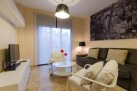 Televízia a/alebo spoločenská miestnosť v ubytovaní Apartamentos Turísticos Duque de Hornachuelos