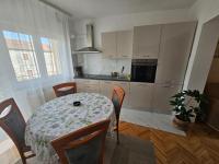 Kuchyňa alebo kuchynka v ubytovaní Apartments Tara, Šibenik - Mandalina