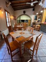 a dining room with wooden tables and chairs at Posada OsTablaus in Longás