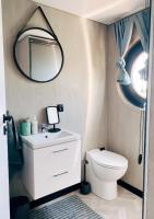 Kúpeľňa v ubytovaní AquaHouse Zamkowe