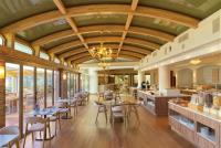 Restaurace v ubytování SEAFOS Luxury Resort & Spa - Limited Edition by Leonardo Hotels