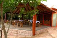 En restaurant eller et andet spisested på Pousada e Camping Claro Casa de Pedra de Delfinópolis -MG
