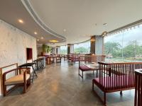 Posezení v ubytování NORTHIN Hotel Kolkata Airport