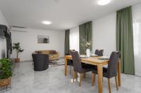 Posedenie v ubytovaní House Demetra